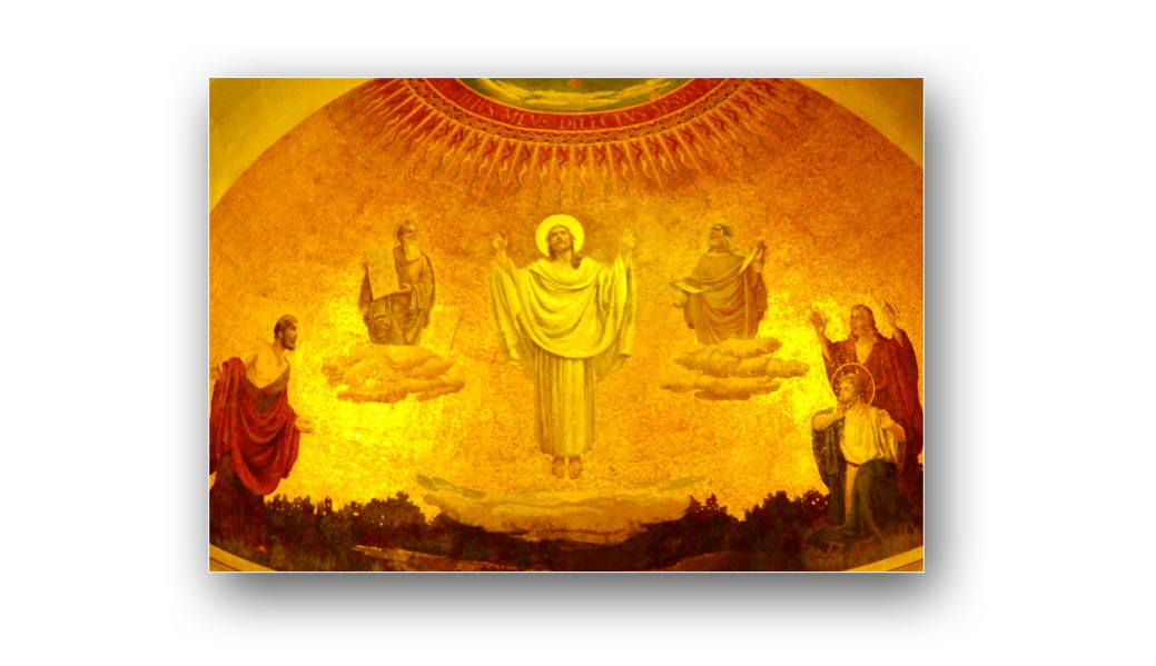 De la nuée, une voix disait : « Celui-ci est mon Fils bien-aimé en qui je trouve ma joie : écoutez-le ! »